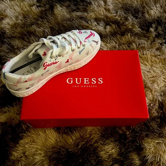 New women’s Guess sneakers size 6 - Picture 1 of 4
